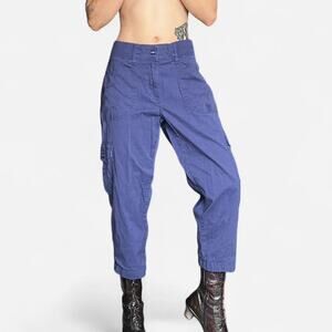 Navy cargo capri mid rise